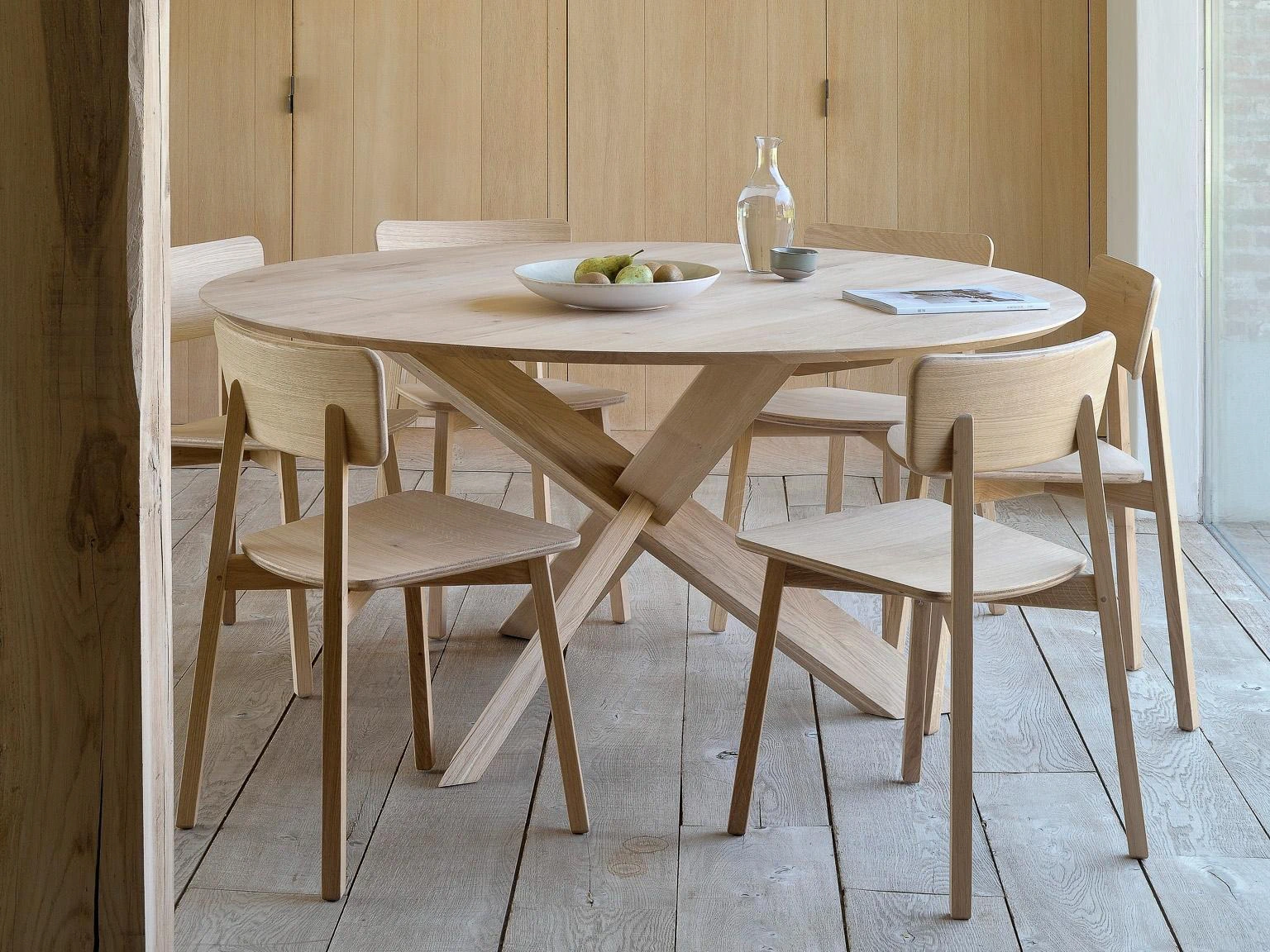 Circle dining table - 163cm | Re-loved