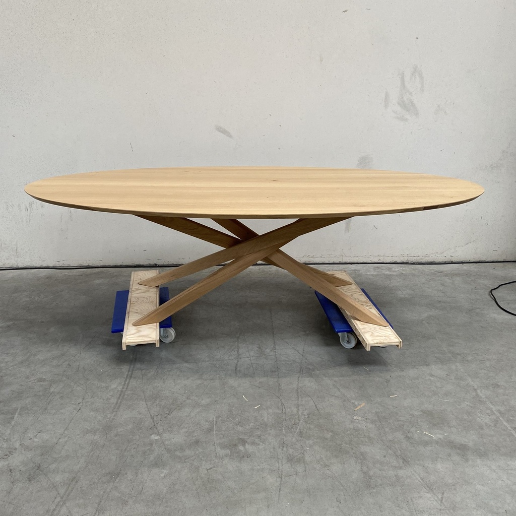 Mikado dining table