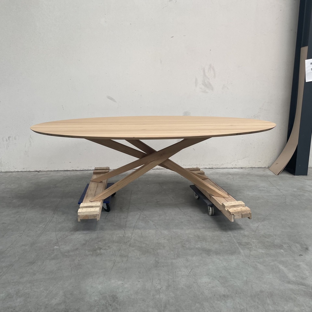Mikado dining table