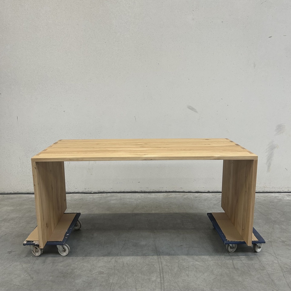 U desk