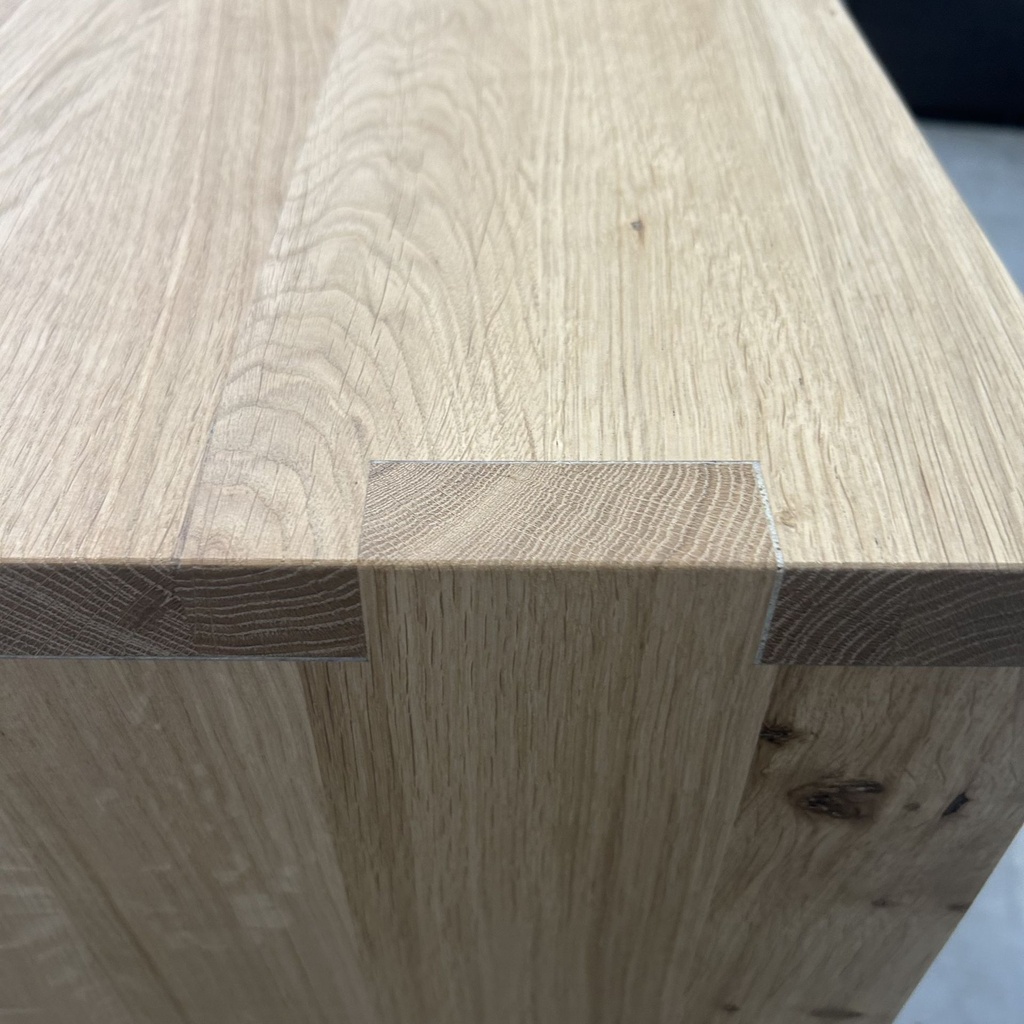 U desk