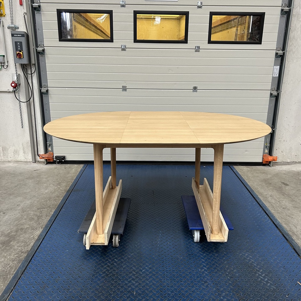Bok round extendable dining table