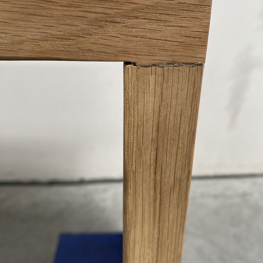 U desk