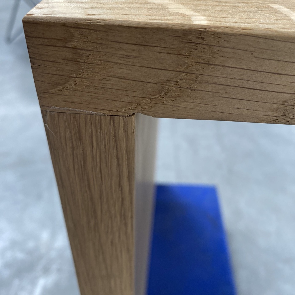 U desk