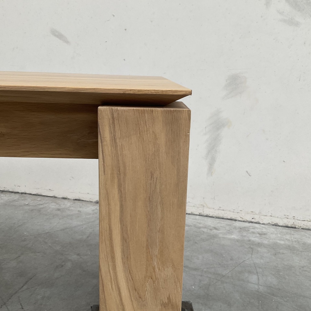 Slice dining table
