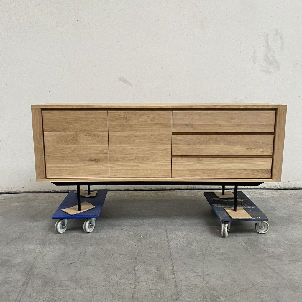 Shadow sideboard