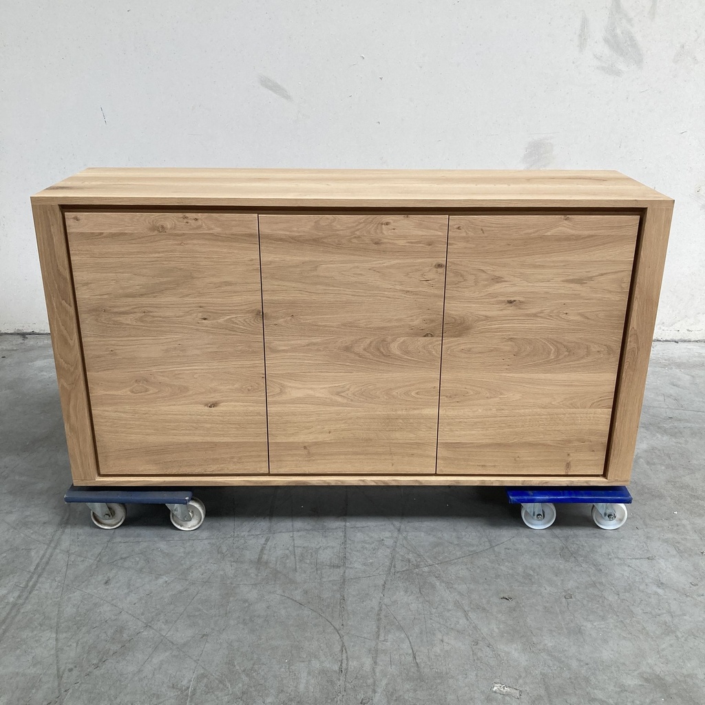 Shadow sideboard