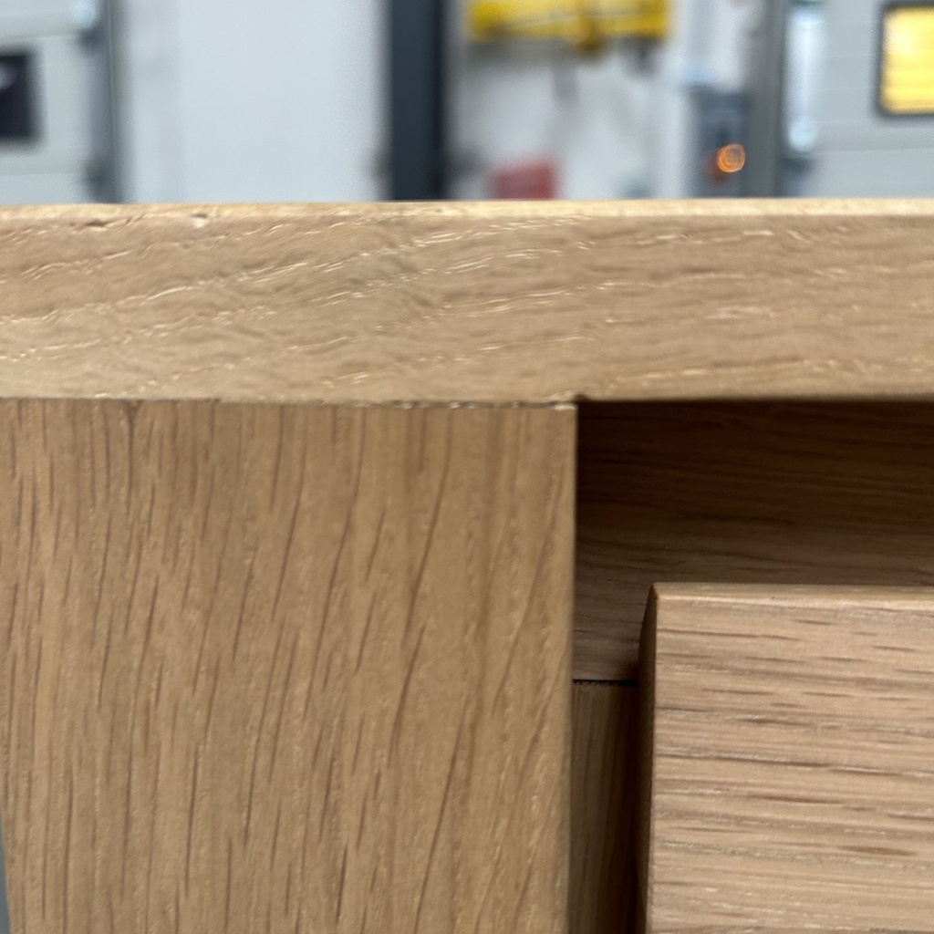 Shadow sideboard