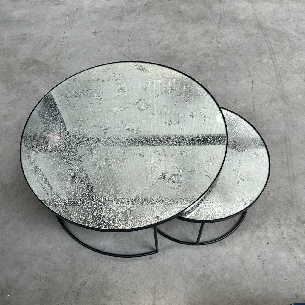 Nesting coffee table set