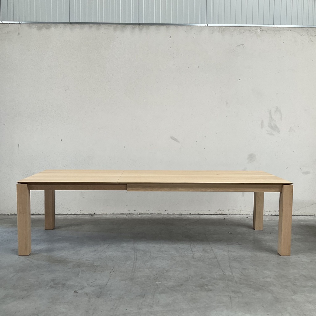 Slice extendable dining table