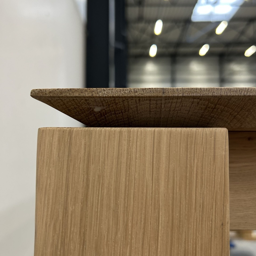 Slice dining table