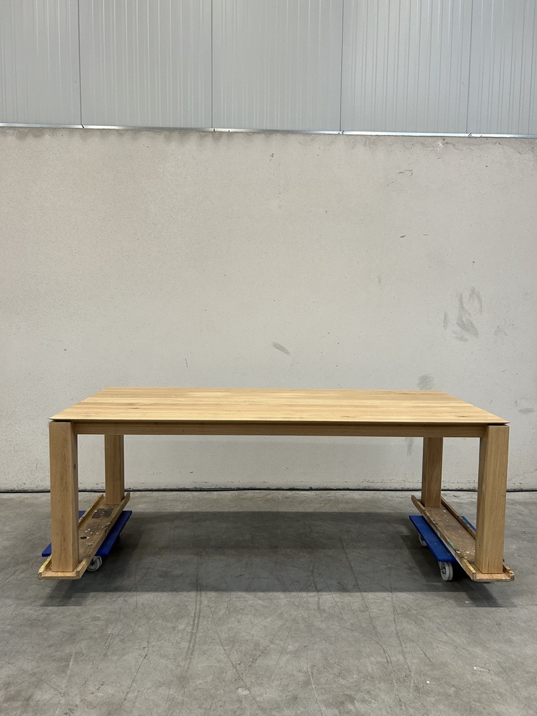 Slice dining table