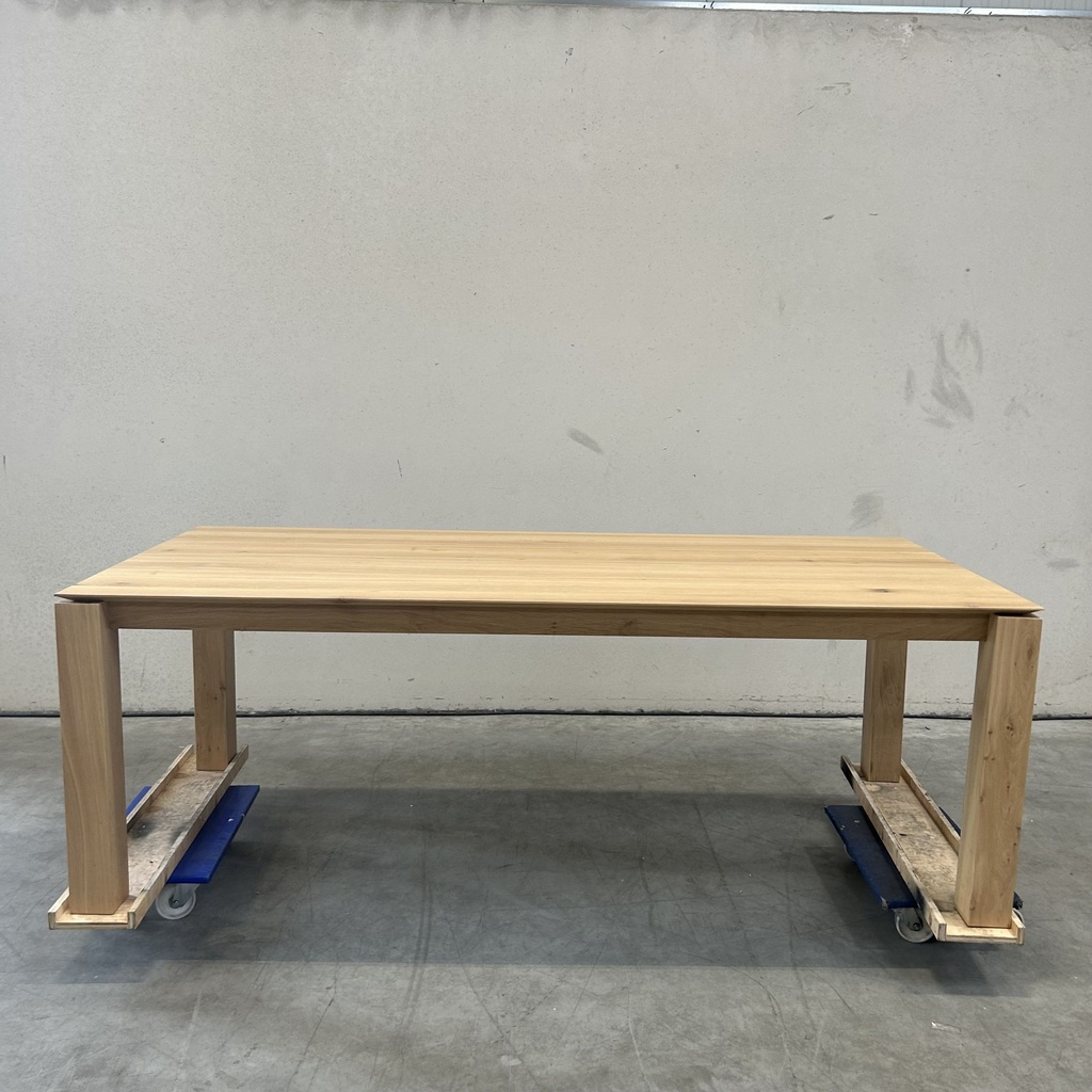 Slice dining table