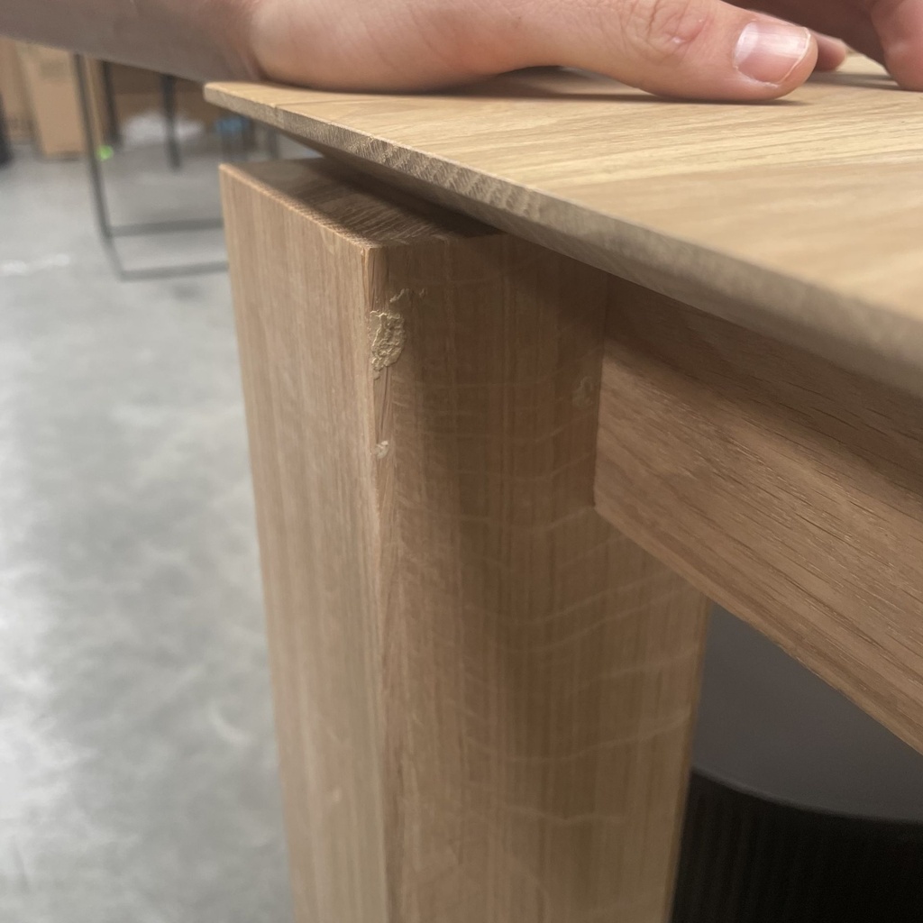 Slice dining table