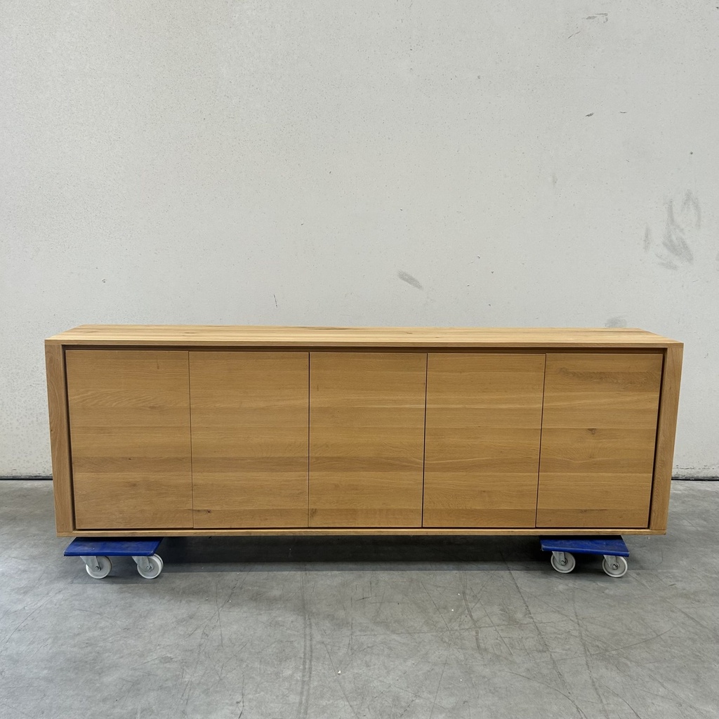 Shadow sideboard