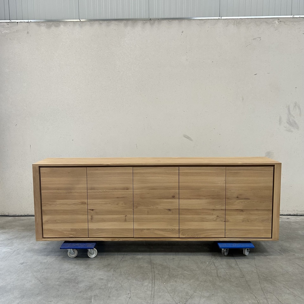Shadow sideboard