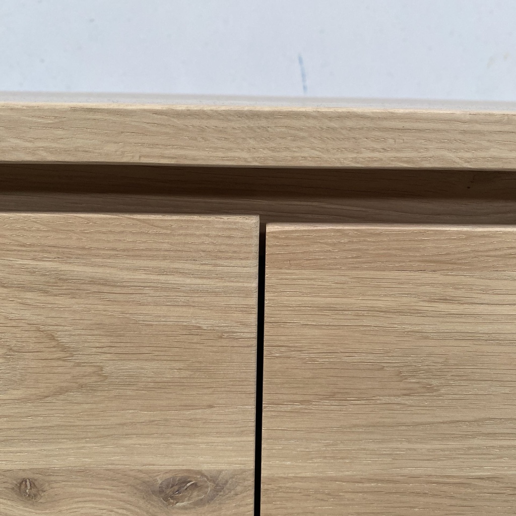 Shadow sideboard