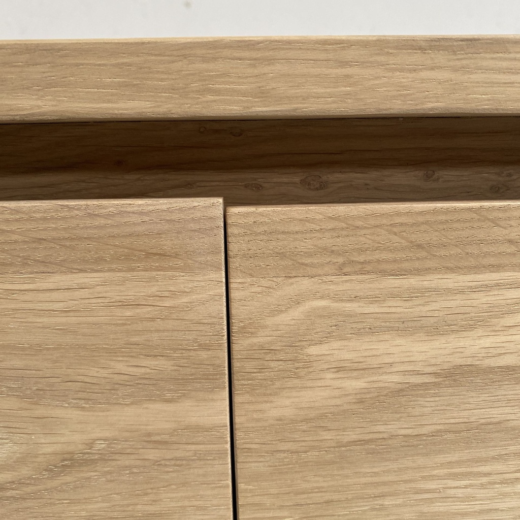 Shadow sideboard