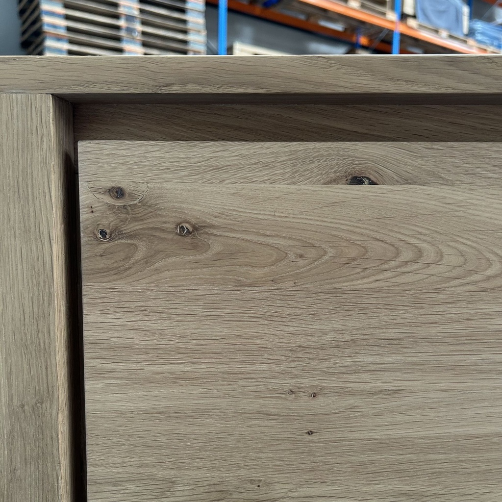 Shadow sideboard