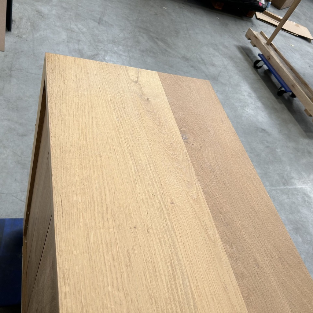 Shadow sideboard