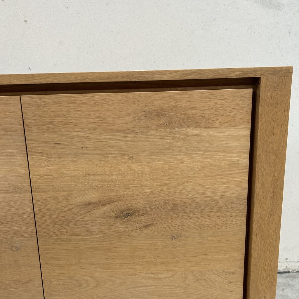Shadow sideboard
