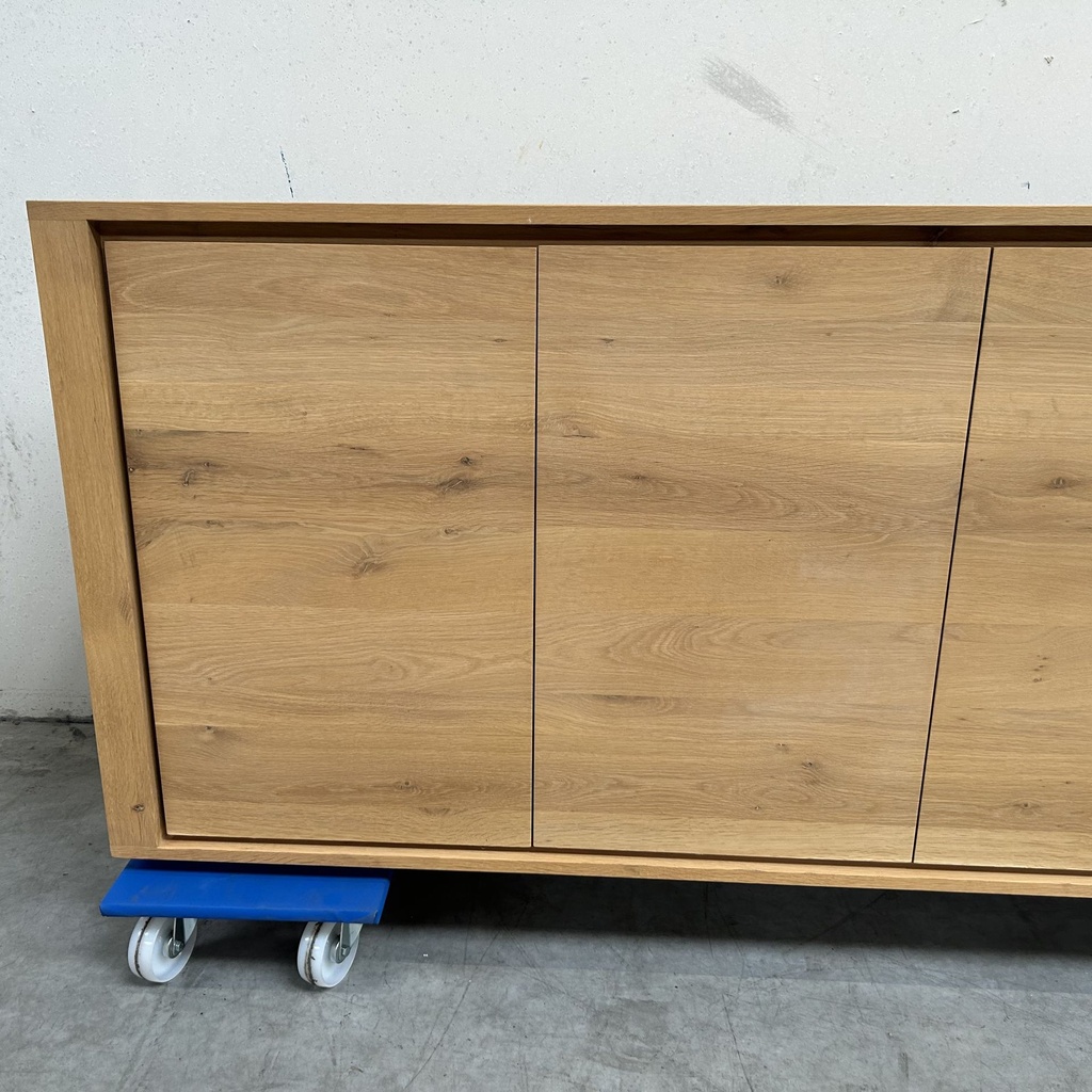 Shadow sideboard