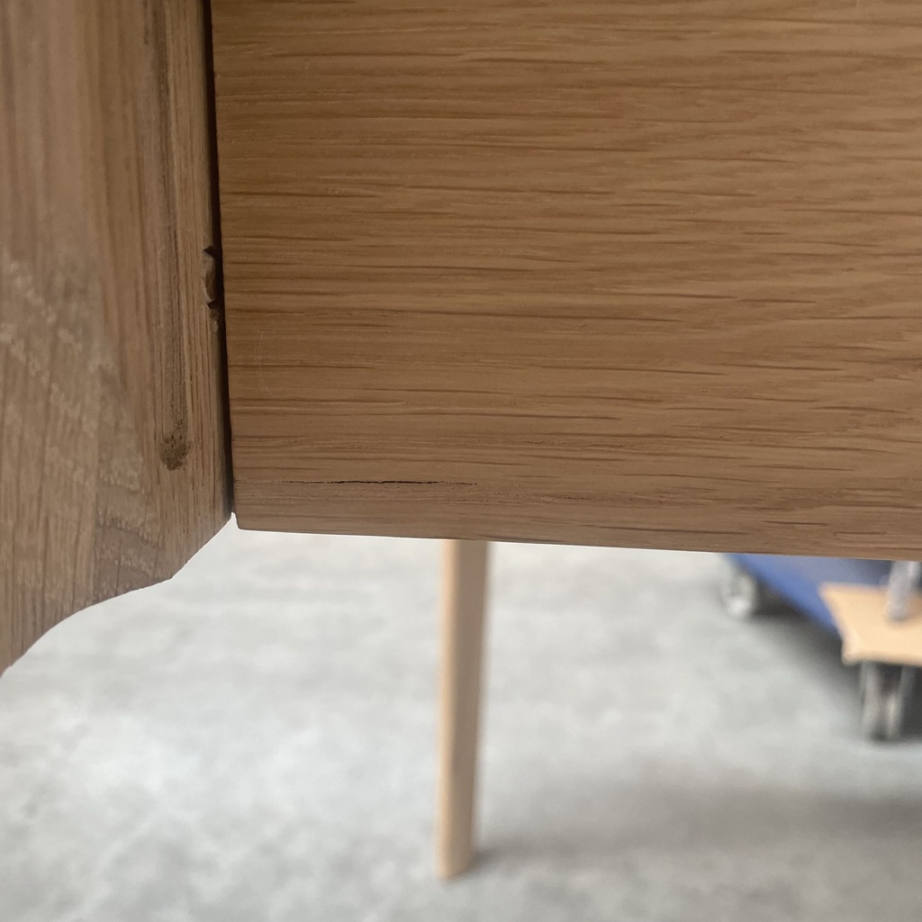 Bok extendable dining table
