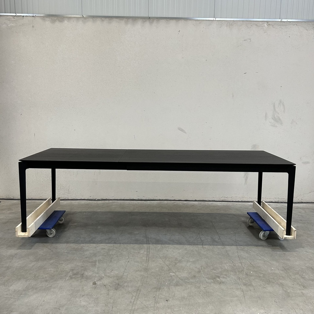 Bok extendable dining table