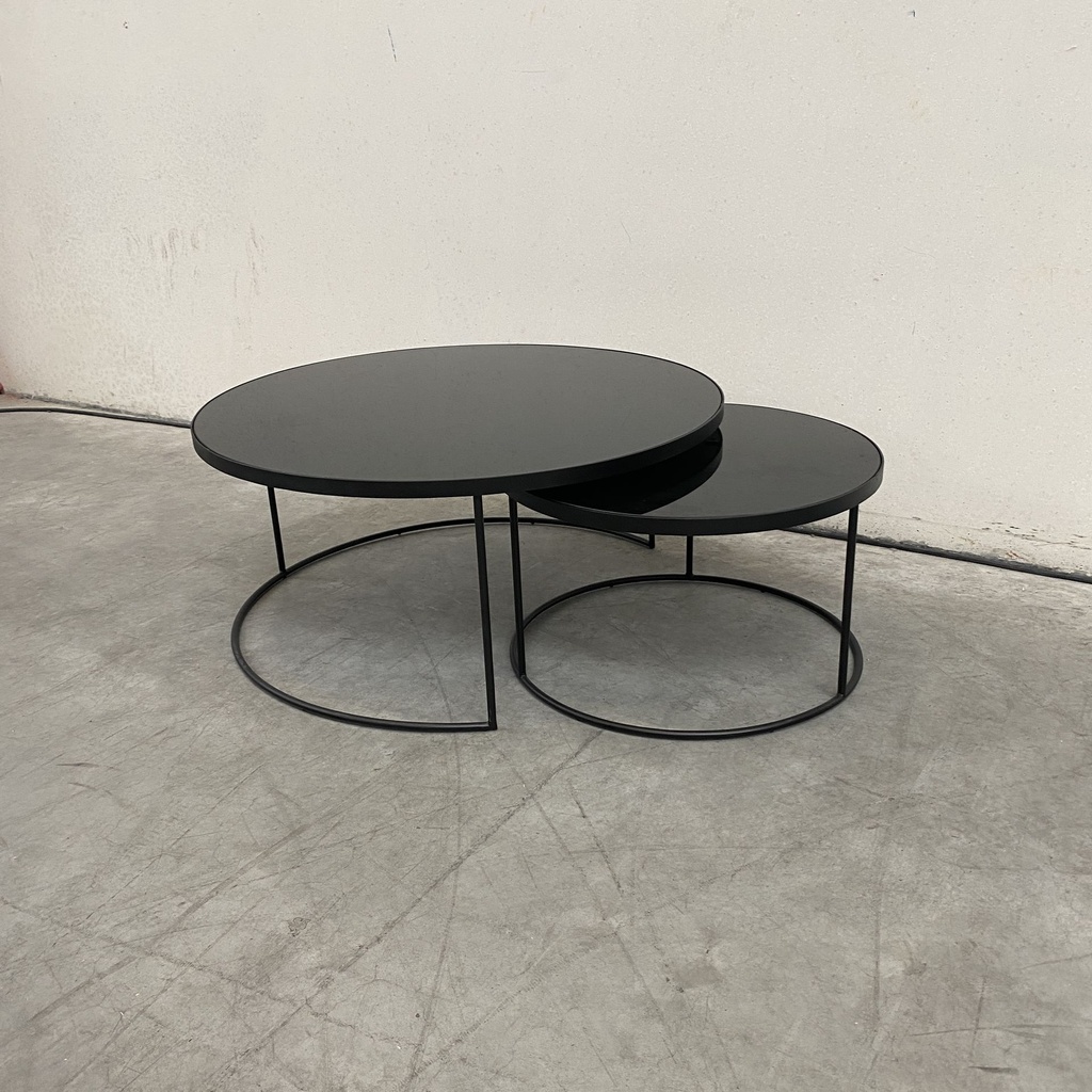 Nesting coffee table set