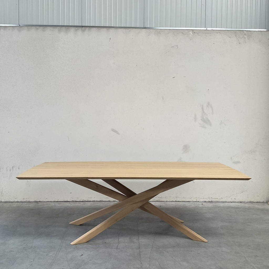 Mikado dining table