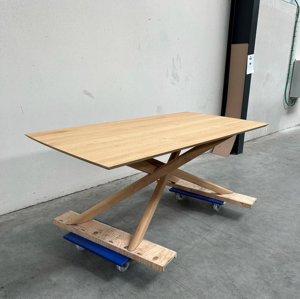 Mikado dining table