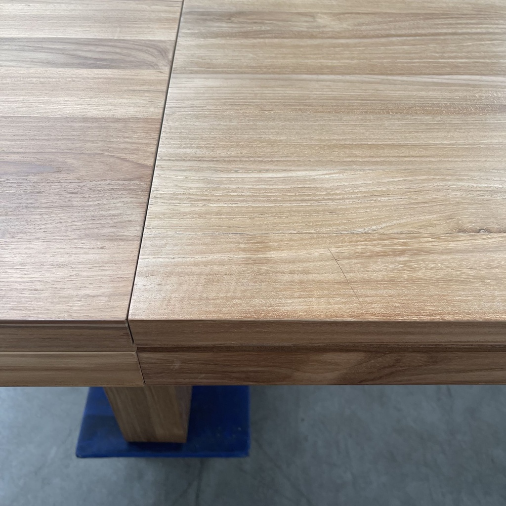 Double extendable dining table
