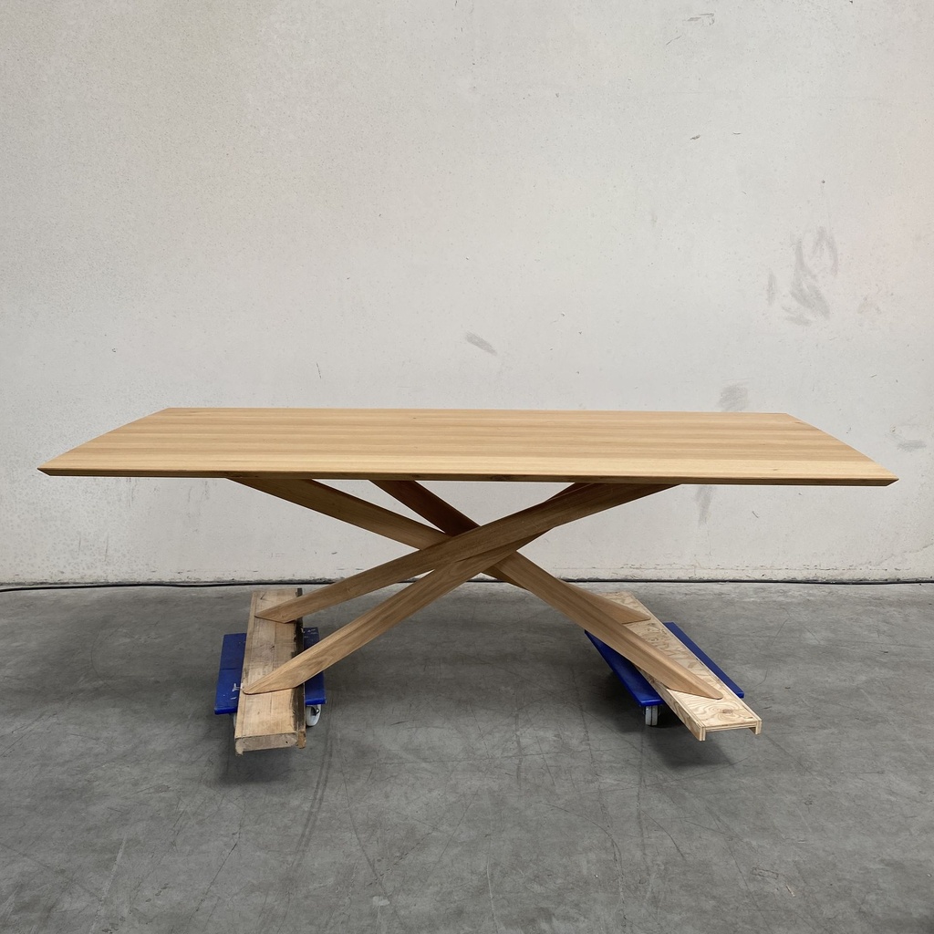 Mikado dining table