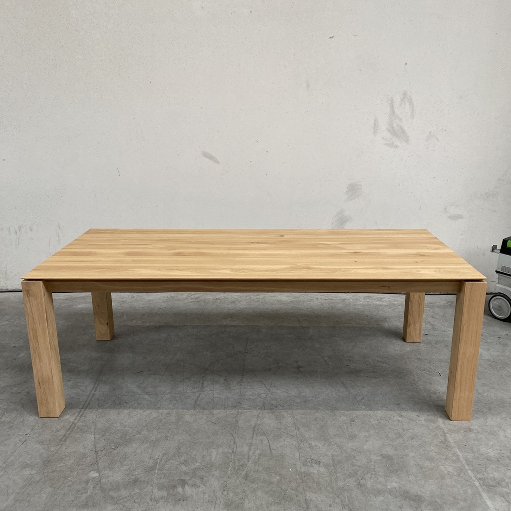 Slice dining table