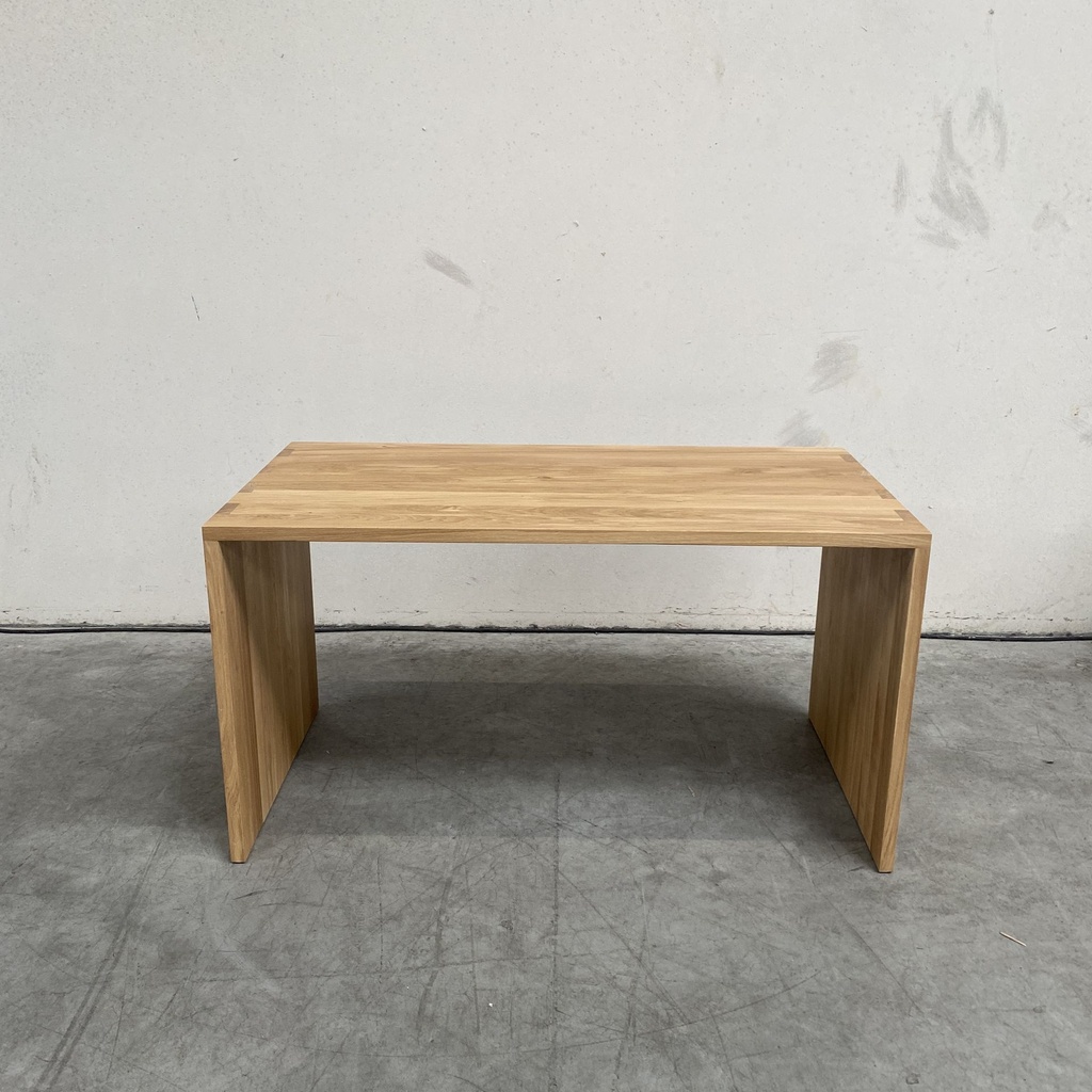 U desk