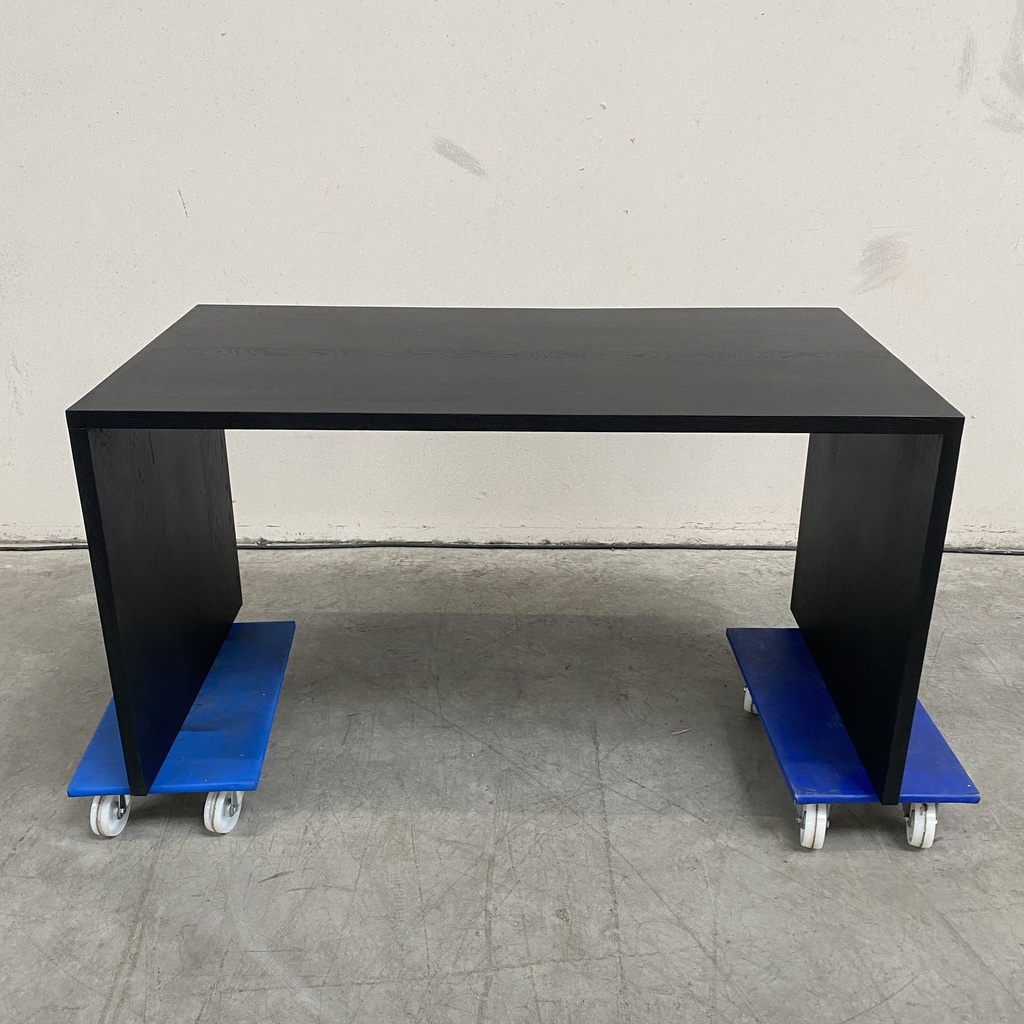 U desk