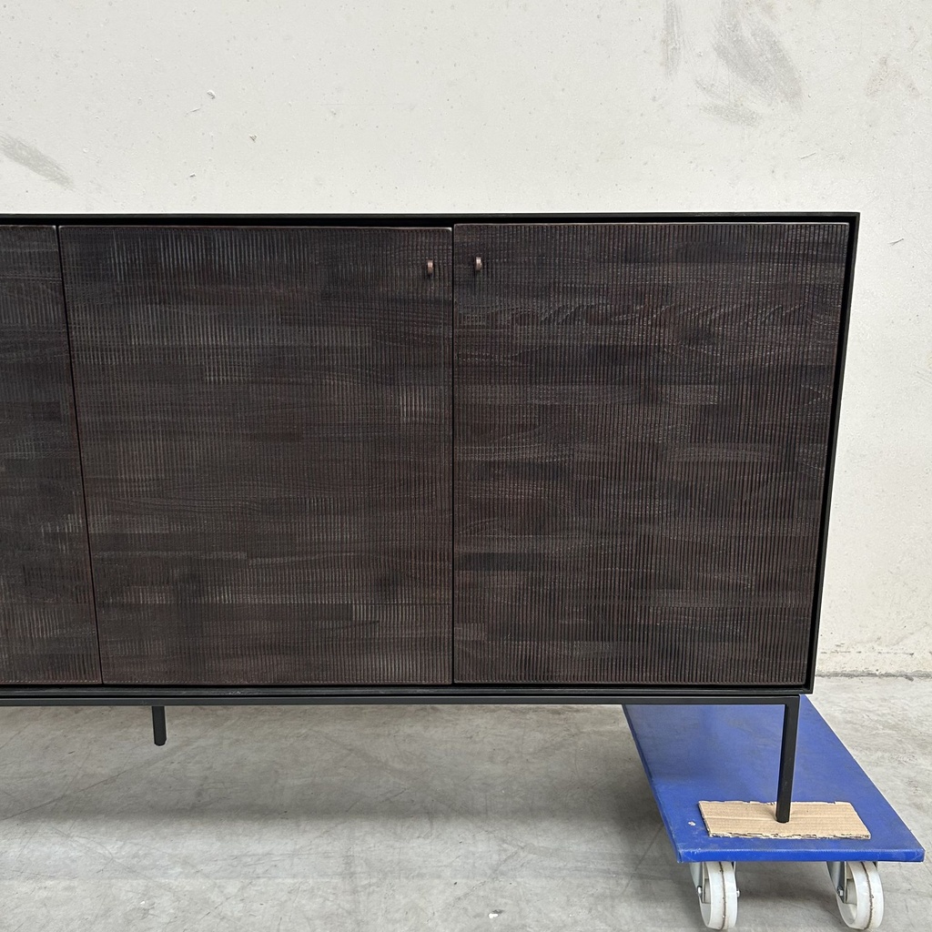 Grooves sideboard