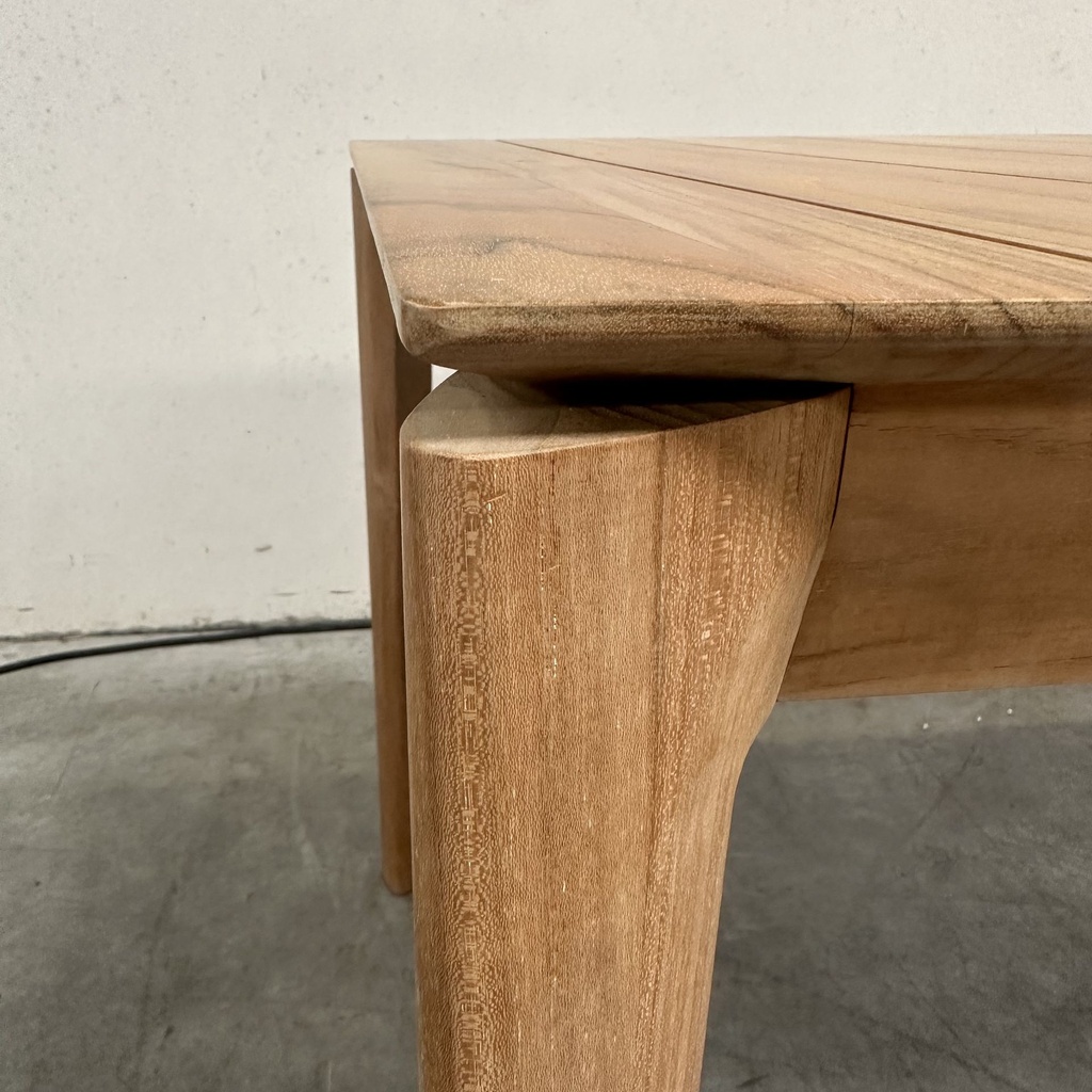 Bok outdoor dining table