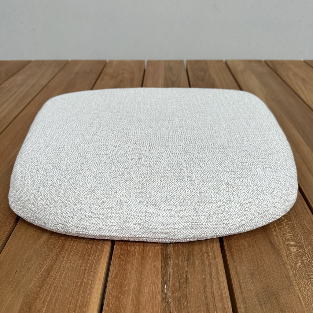 Bok outdoor dining chair cushion (Soft off white)