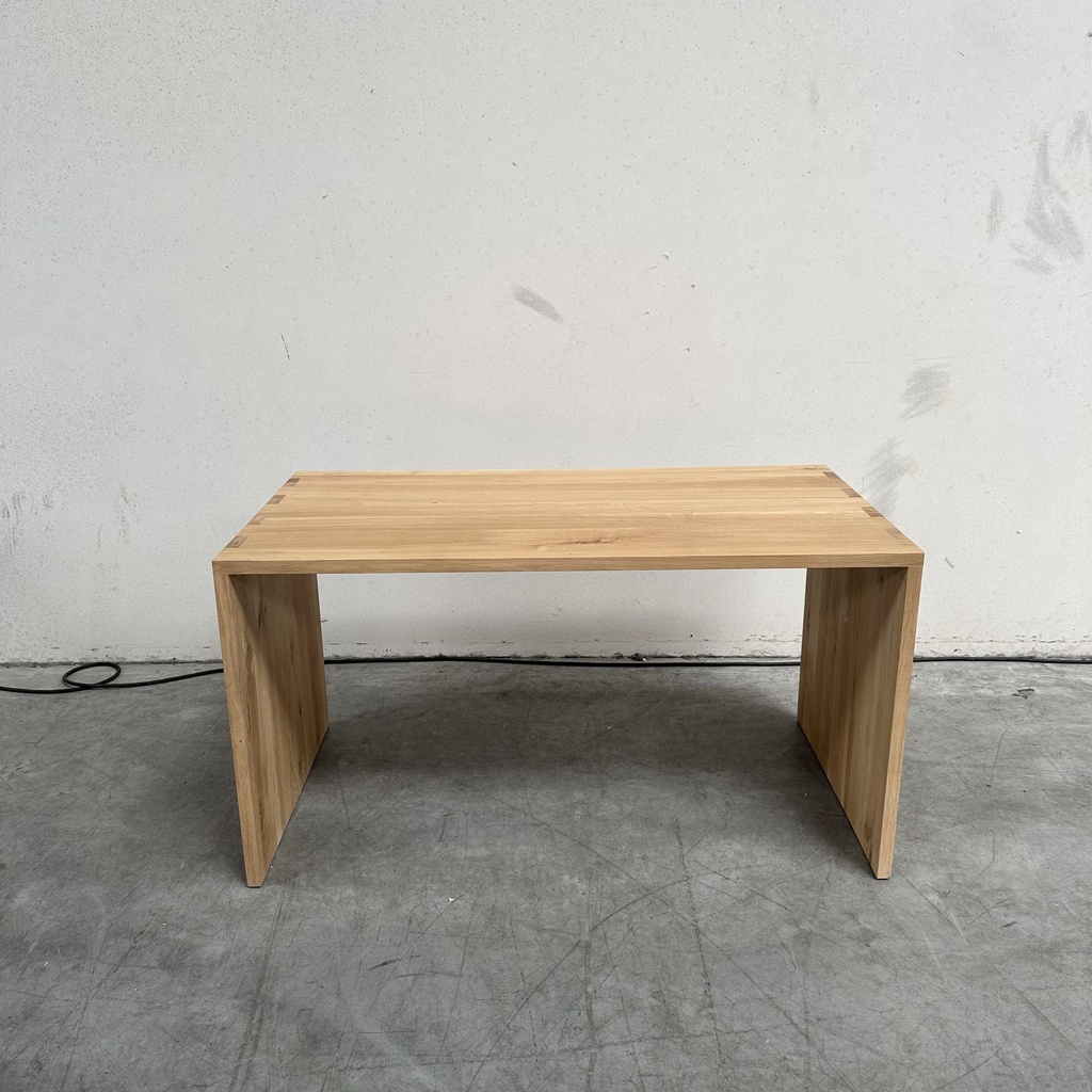 U desk