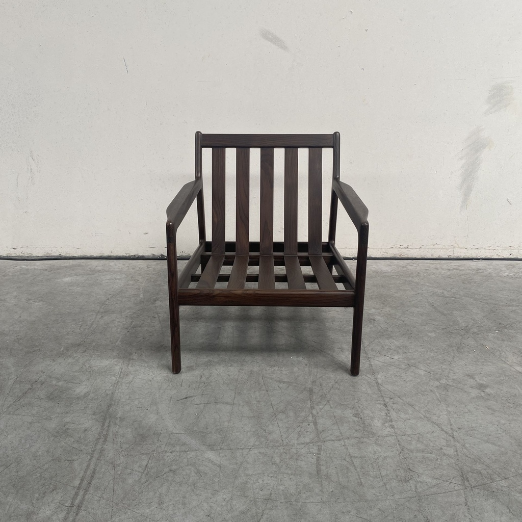 Rosewood Jack lounge chair - wooden frame