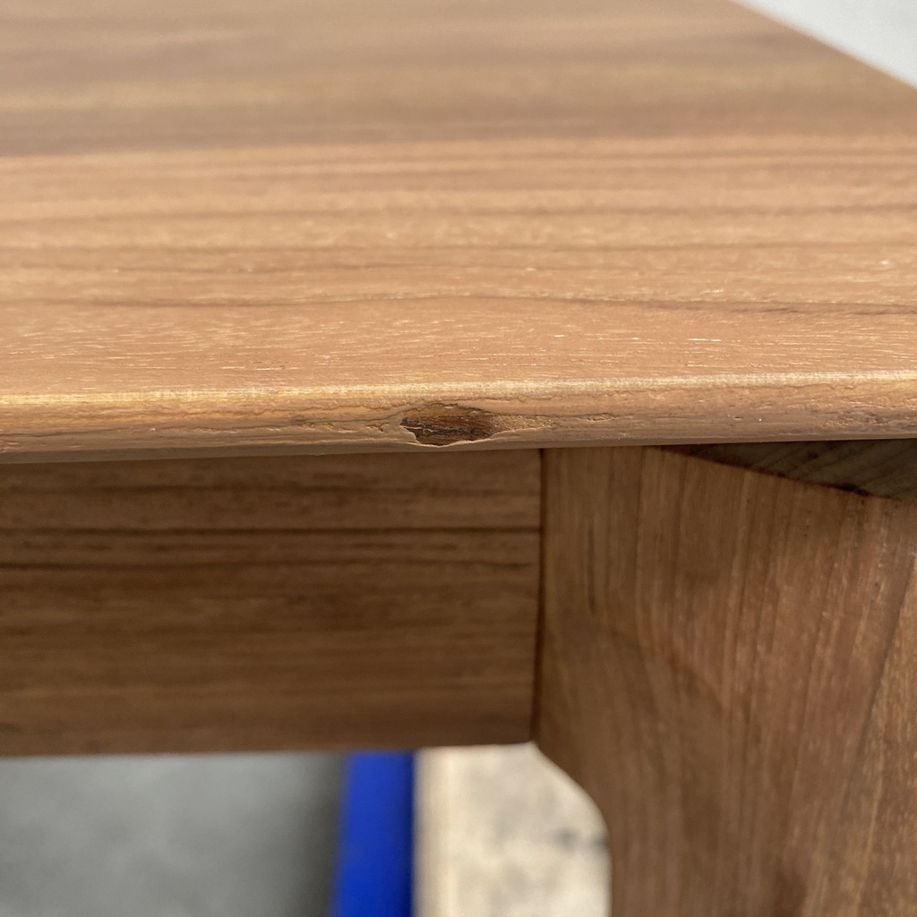 Bok extendable dining table