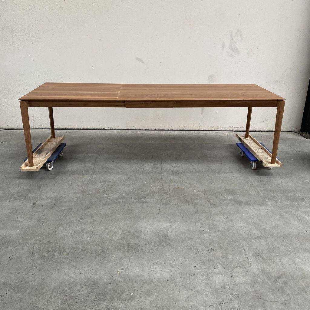 Bok extendable dining table