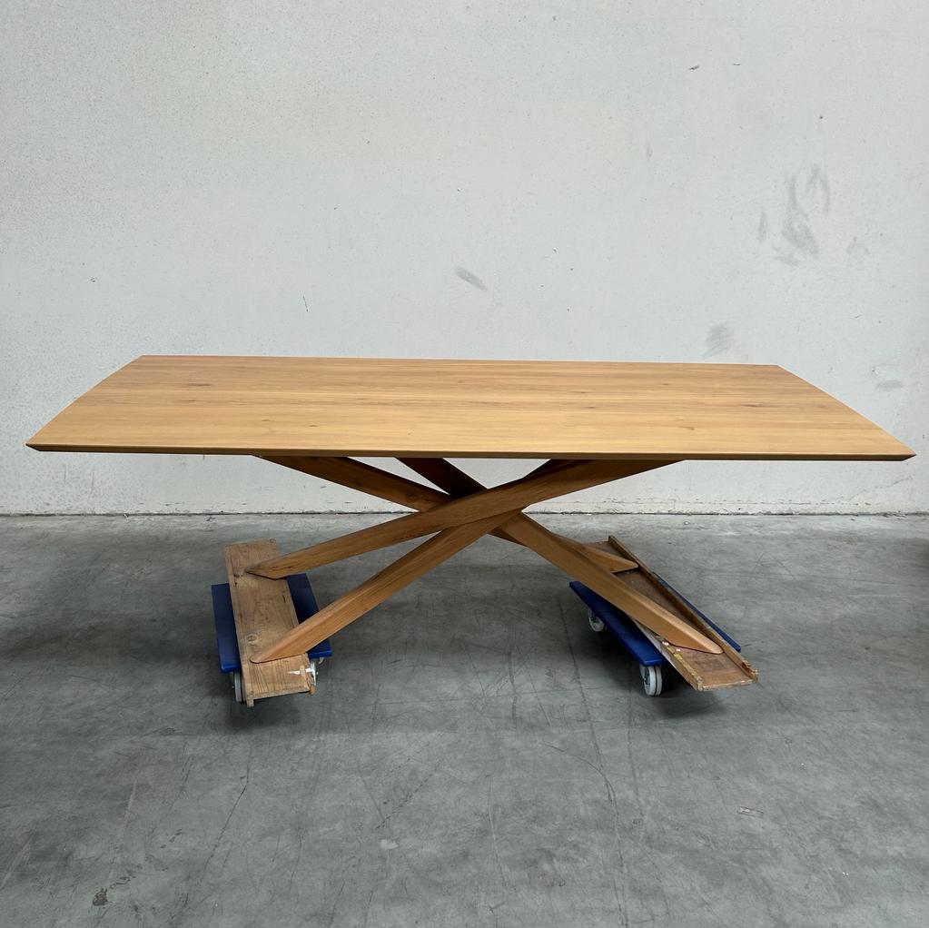 Mikado dining table