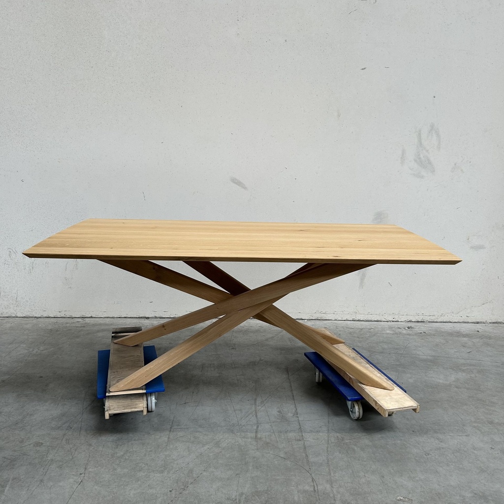 Mikado dining table