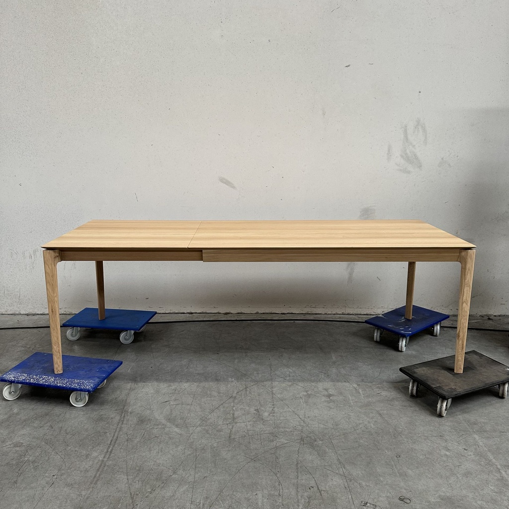 Bok extendable dining table