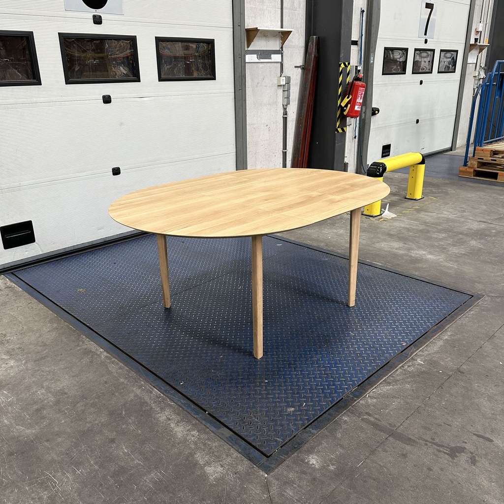 Bok extendable dining table