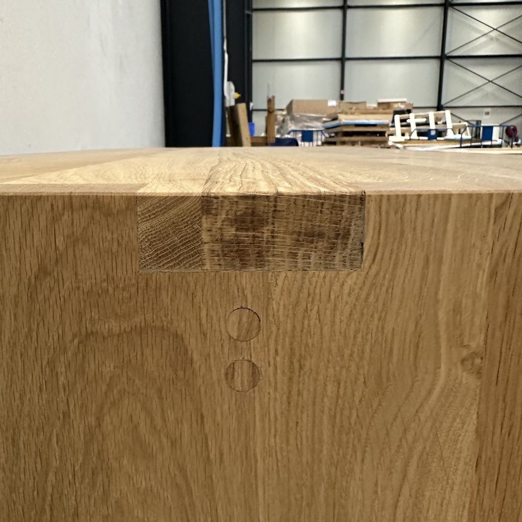 U desk