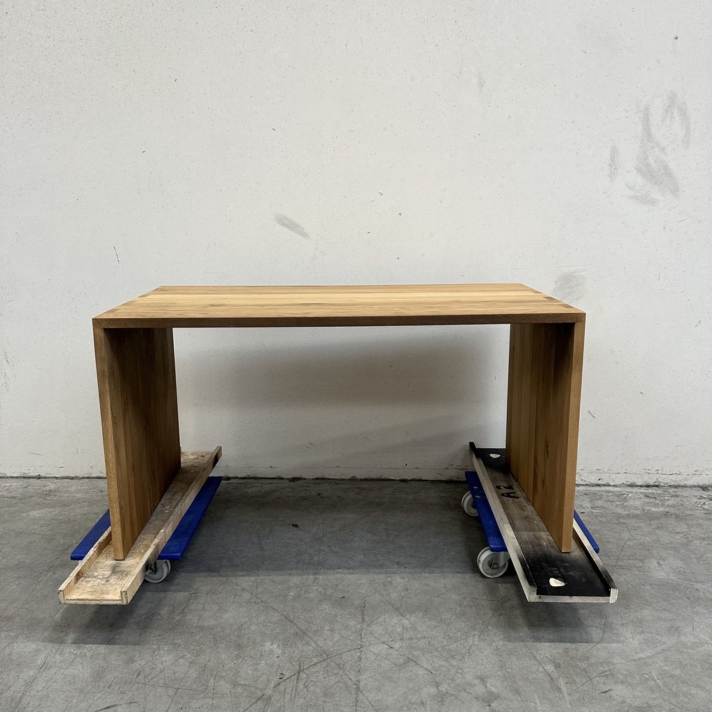 U desk