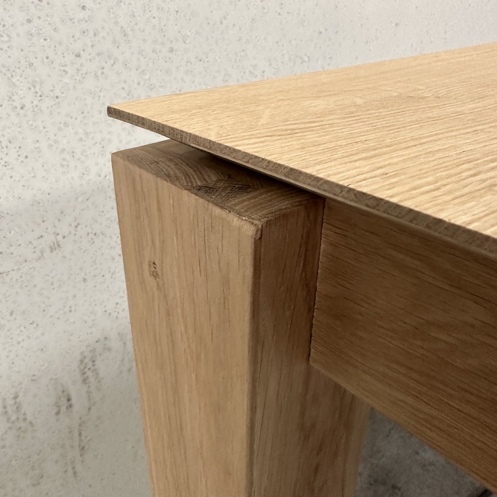 Slice extendable dining table